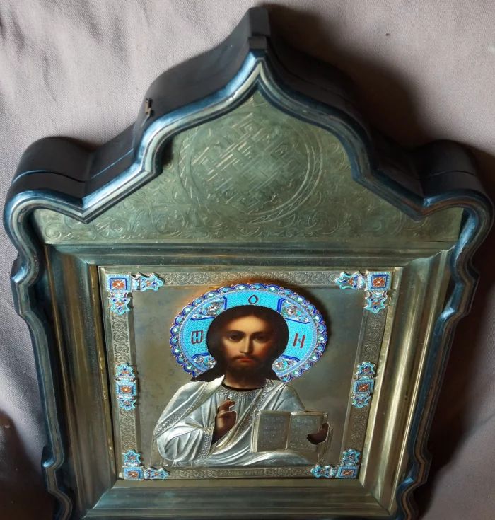 The ancient image of the "Lord Almighty" in a silver setting and an original icon case. Moscow, late 19th century. 