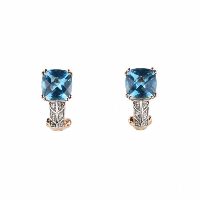 Boucles d`oreilles en or 14 carats avec topaze et diamants dans leur boîte d`origine. 