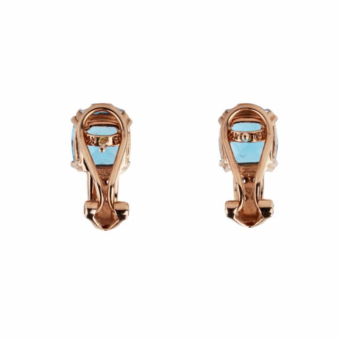 Boucles d`oreilles en or 14 carats avec topaze et diamants dans leur boîte d`origine. 