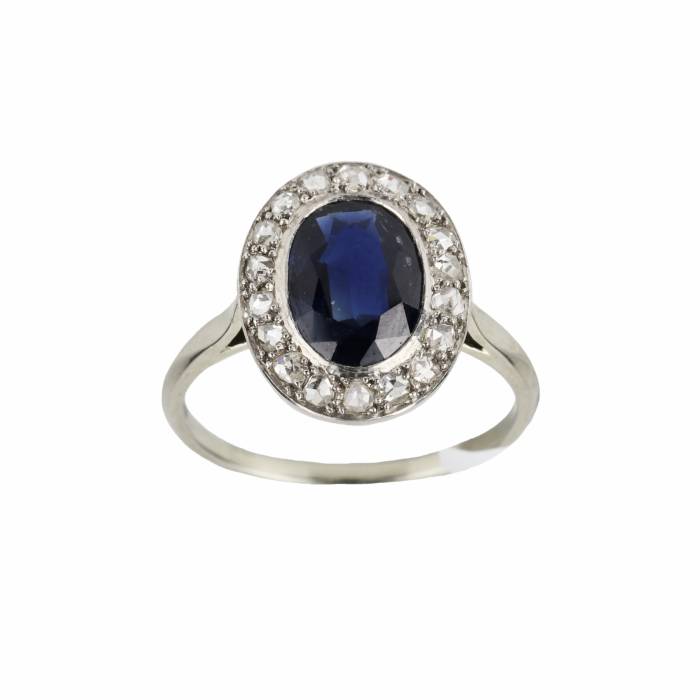 Gold ring with sapphire and diamonds. 