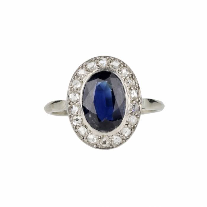 Gold ring with sapphire and diamonds. 