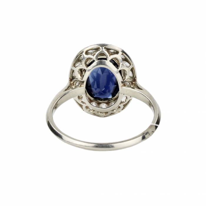 Gold ring with sapphire and diamonds. 