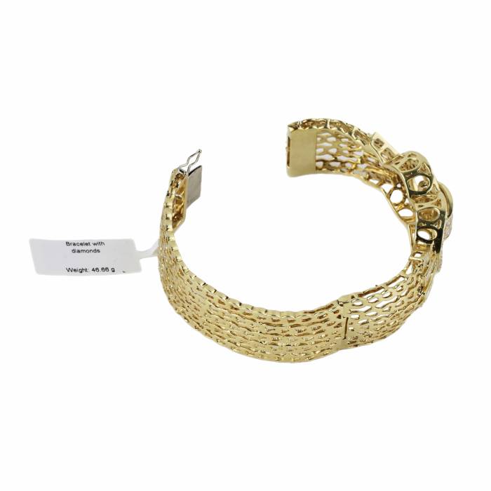 Gold bracelet with diamonds in the form of a belt. 