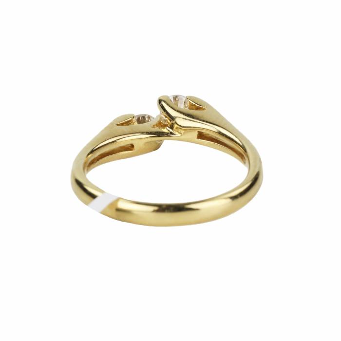 Золотое кольцо - поцелуйчик, с двумя бриллиантами.