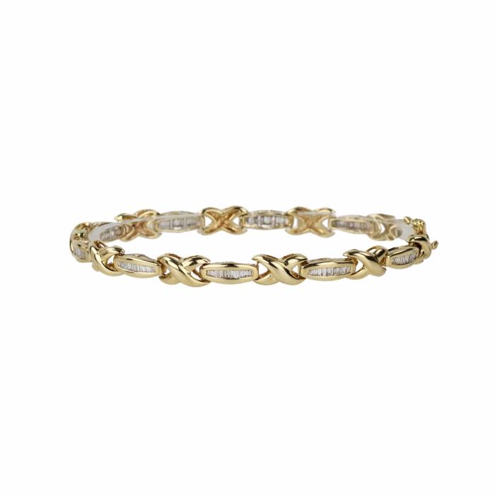 Gold bracelet 750 with diamonds. 