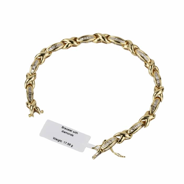 Gold bracelet 750 with diamonds. 