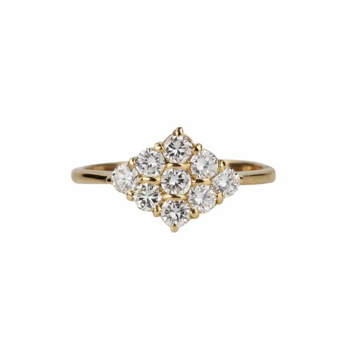 Золотое кольцо с бриллиантами.