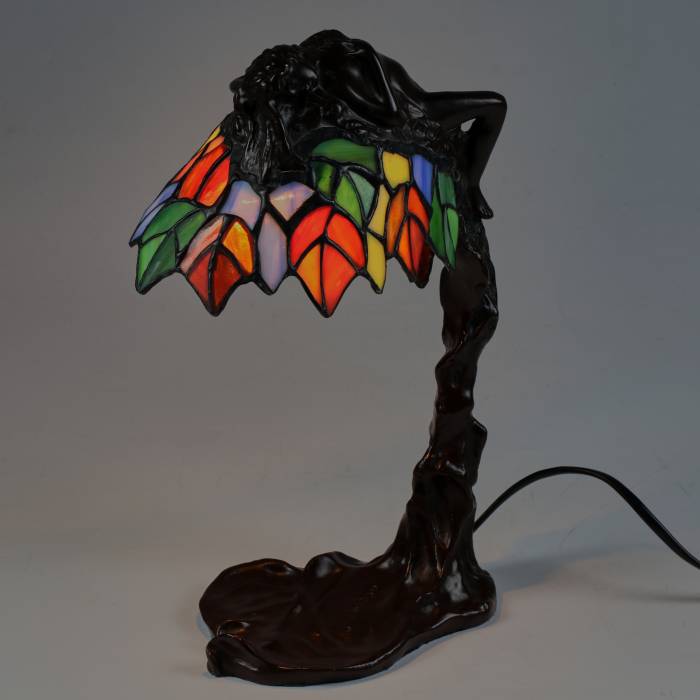 Lampe de table de style Tiffany. Base sur le modèle Daphne - EMIL THOMASSON. 