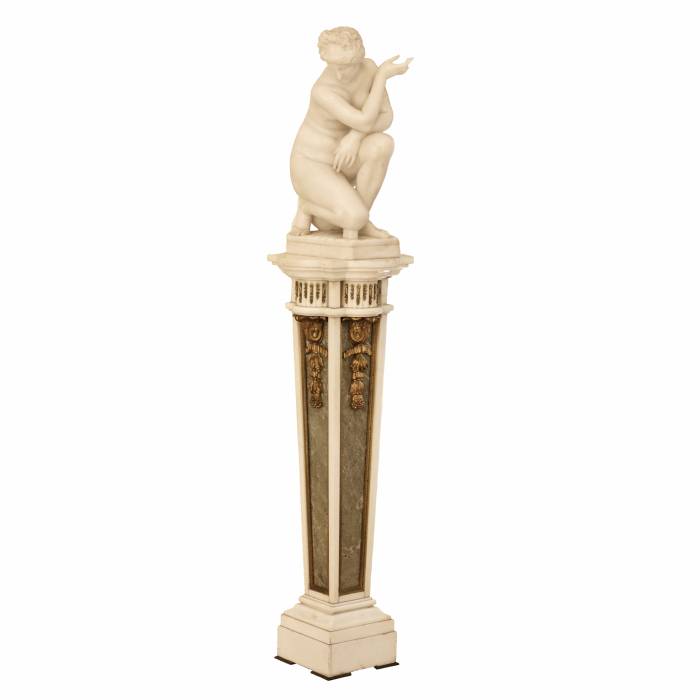 Великолепная мраморная скульптур на консоле. Купание Венеры. Италия. 19 век.