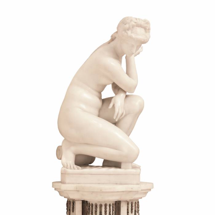 Magnifique sculpture en marbre sur console. Baignade de Venus. Italie. 19ème siècle. 