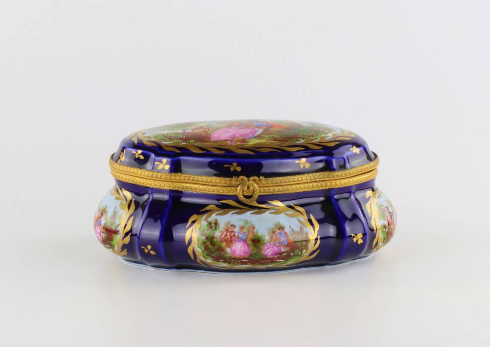 Porcelain Bonbonniere.