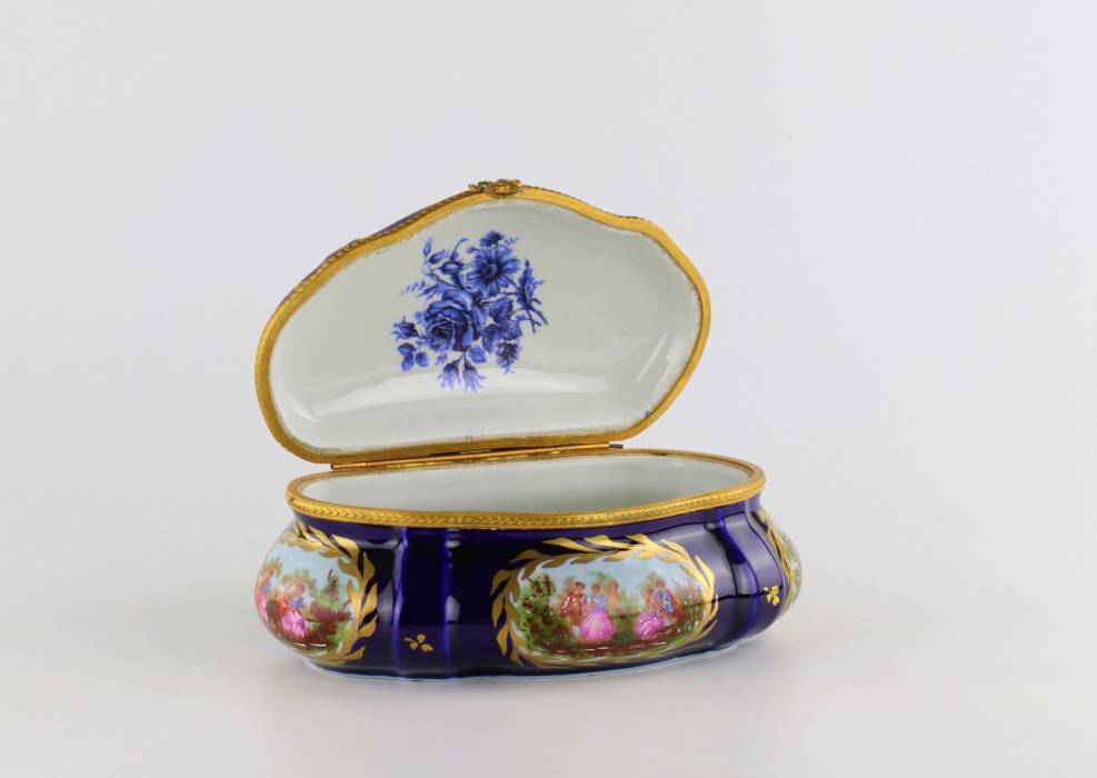 Porcelain Bonbonniere.