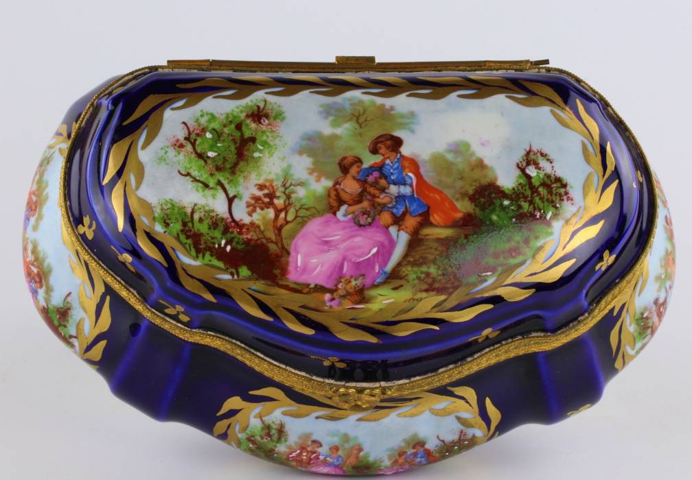 Porcelain Bonbonniere.