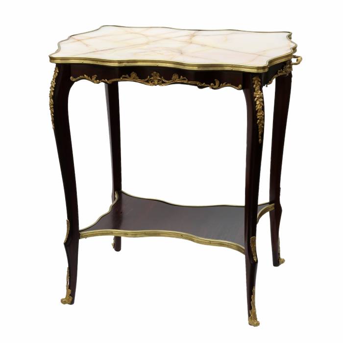 Servēšanas galds sarkankoks, zeltīta bronza ar 19. un 20. gadsimta mijas marmora virsmu. 