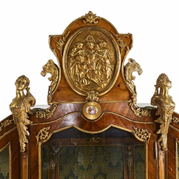 Vitrine de style Louis XV. 