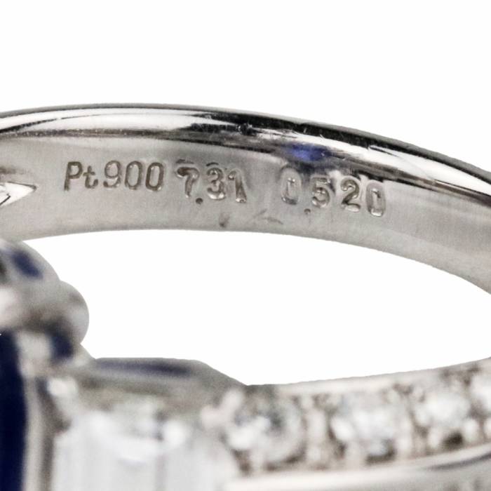 Unikāls sieviešu platīna gredzens ar dabīgu safīru 7,31 k un dimantiem. 