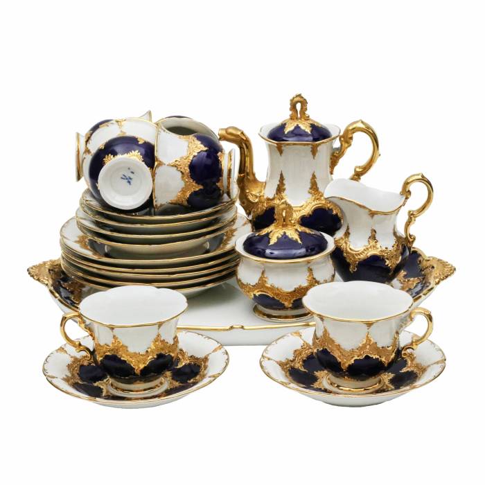 Meissen B Form. Tea and coffee service for six people. 20th century. 