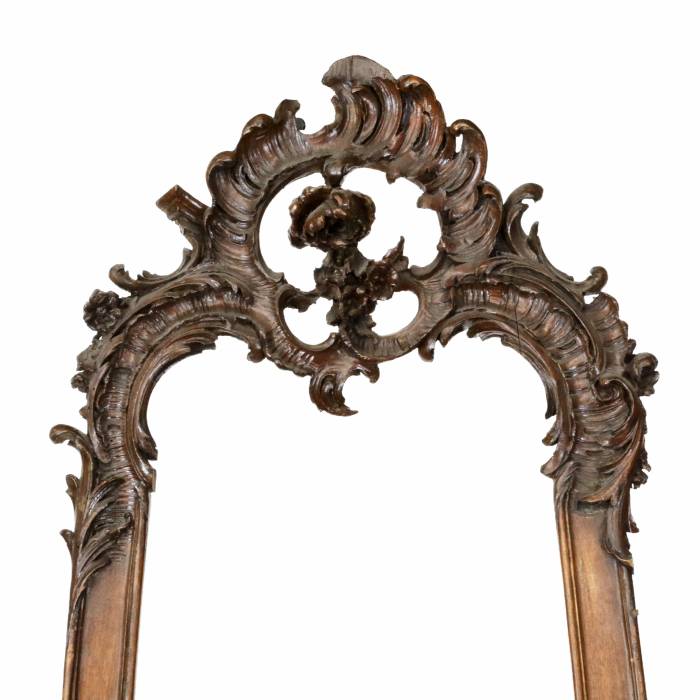 Chevalet en bois sculpte du tournant des XIXe-XXe siècles de style neo-rococo. 