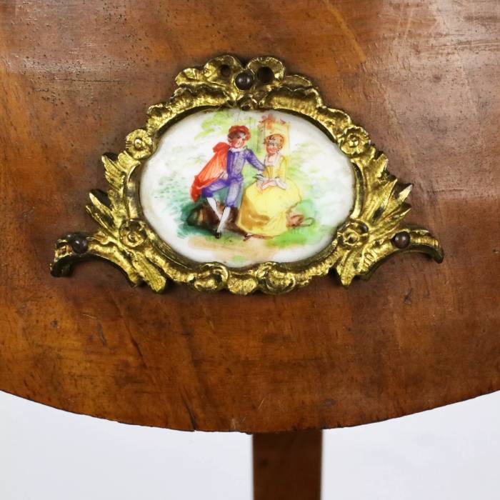 Console table with porcelain medallions and brass-bronze decor, third rococo style. 