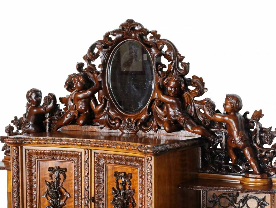 Magnifique table bureau sculptee de style baroque neo-gothique. France 19ème siècle. 