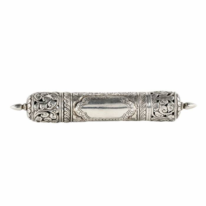 Cylindrical Megillah case in openwork silver with floral motifs. 