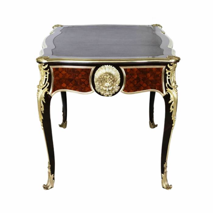 Magnificent writing desk in wood and gilded bronze, Louis XV style. 