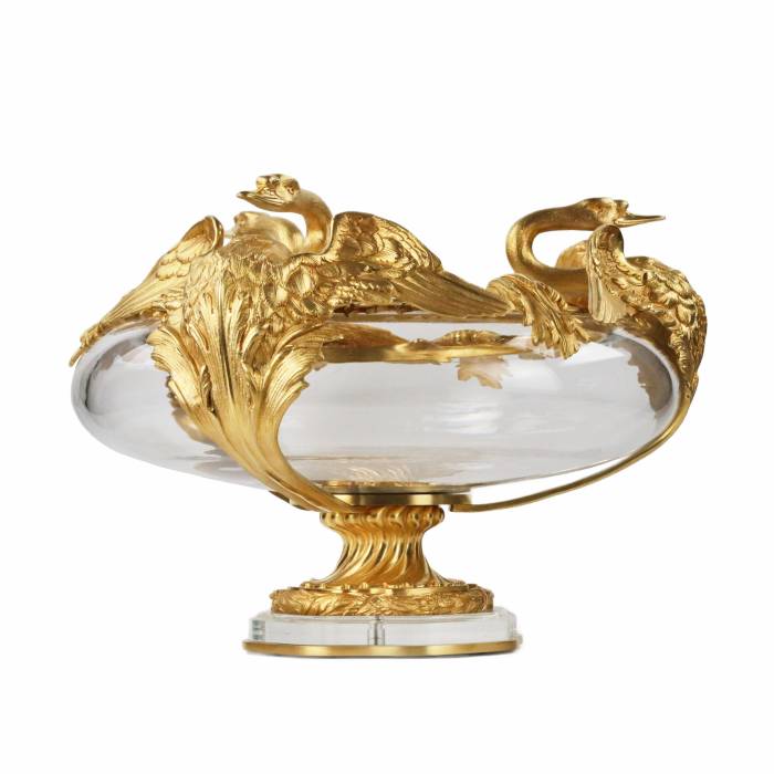 Пара круглых ваз-кашпо литого стекла и золоченой бронзы с мотивом лебедей. Франция 20 век.