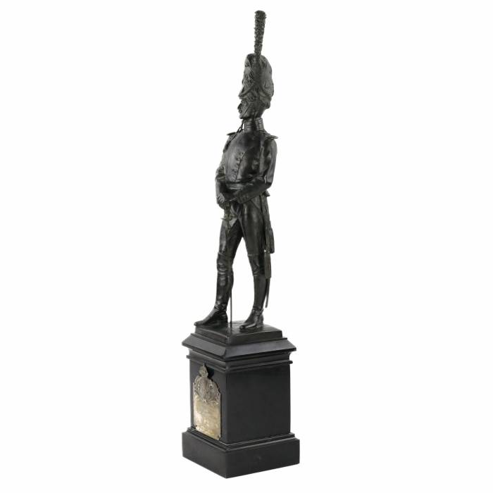 Figure en bronze d`un officier. Alfred Olson. 