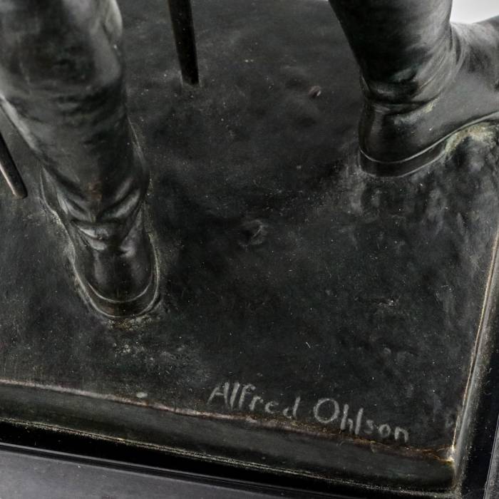 Figure en bronze d&39;un officier. Alfred Olson. 