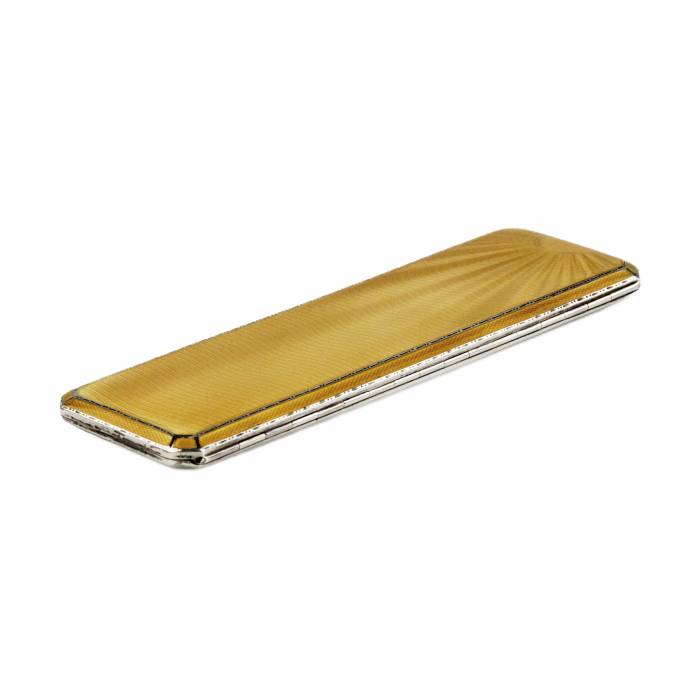 Élégant boîtier anglais en argent en argent et émail guilloché, époque Art déco. 