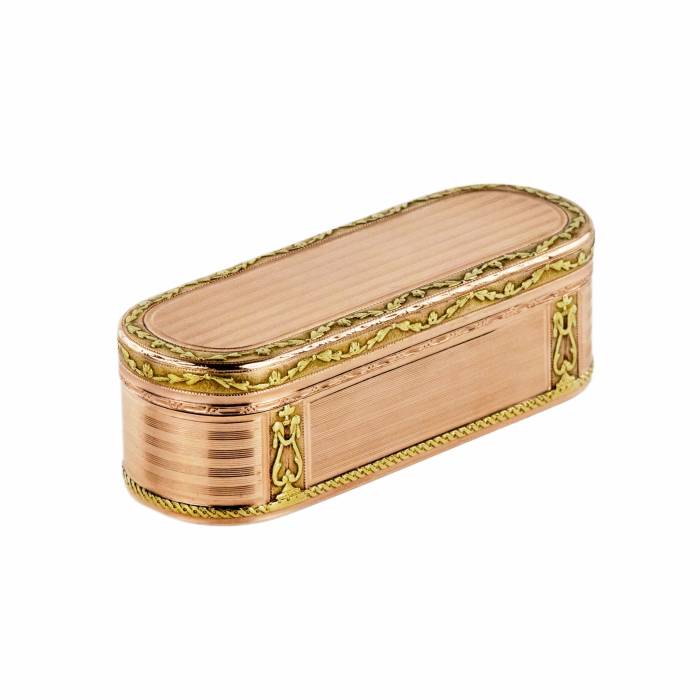 Snuffbox in two-tone gold. France. The turn of the 19th-20th centuries. 