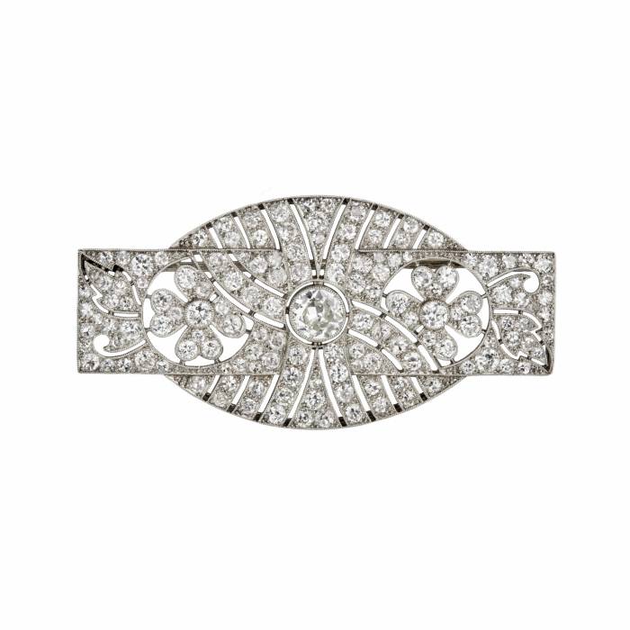 Brooch with diamonds in Art Deco style. 