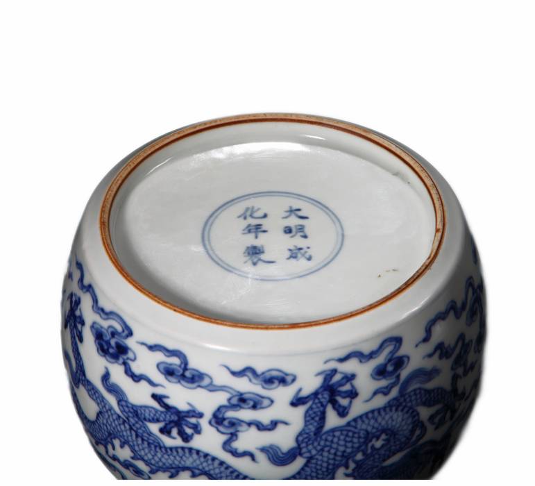 Porcelain cricket jar, Ming style. Chenghua Badge. Republic period 1912-1949.