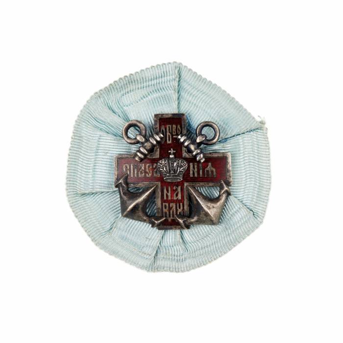 Insigne de la Water Rescue Society sur une rosette faite du ruban de l`Ordre de Saint-Andre le Premier Appele. Empire russe. Argent. 