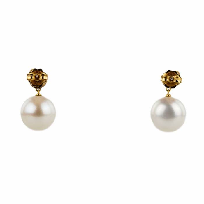 Marco Bicego. Finely crafted gold earrings with pearls and diamonds. 