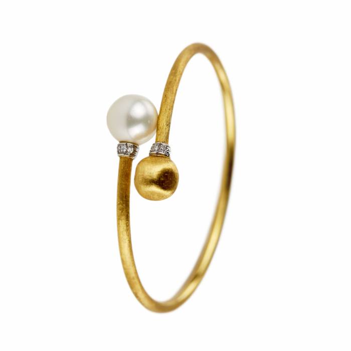 Marco Bicego. Original gold bracelet with pearl and diamonds. 