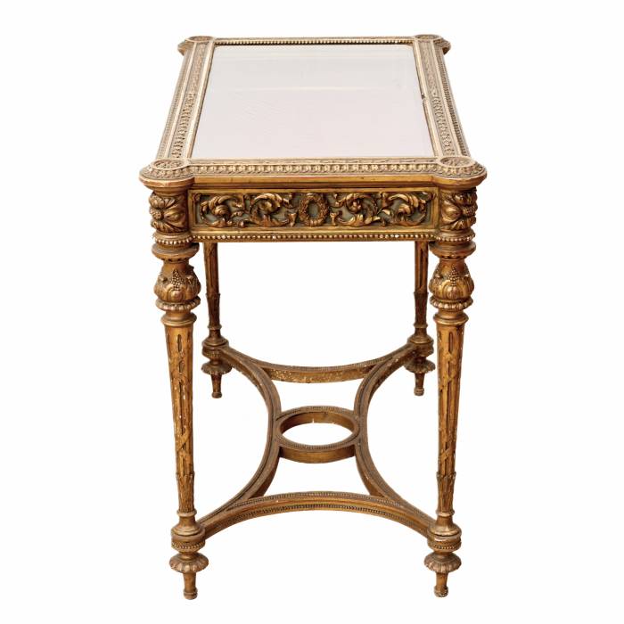 Carved showcase-table of gilded wood, in the spirit of Napoleon III, late 19th century. 