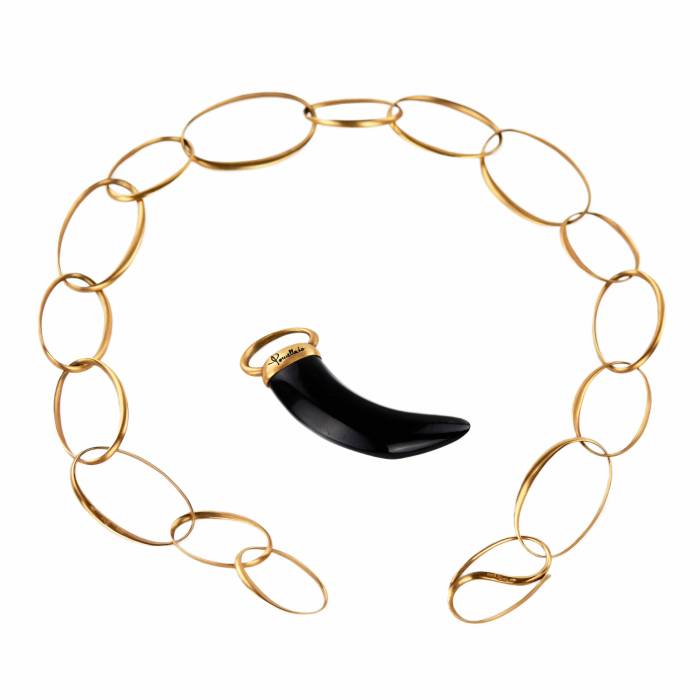 Золотое ожерелье Pomellato, Victoria Collection. Подвеска выполненная в форме рога из гагата, 18k розового золота.