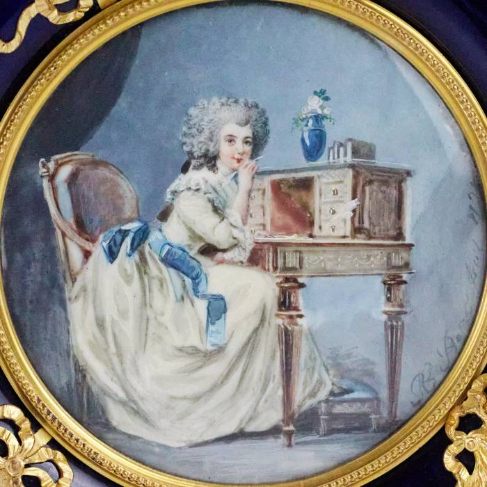 Круглая, фарфоровая шкатулка с миниатюрой в стиле Людовика XVI. 