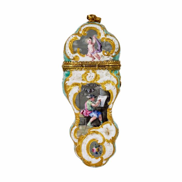 English painted porcelain necessaire with gold. 18 century. 