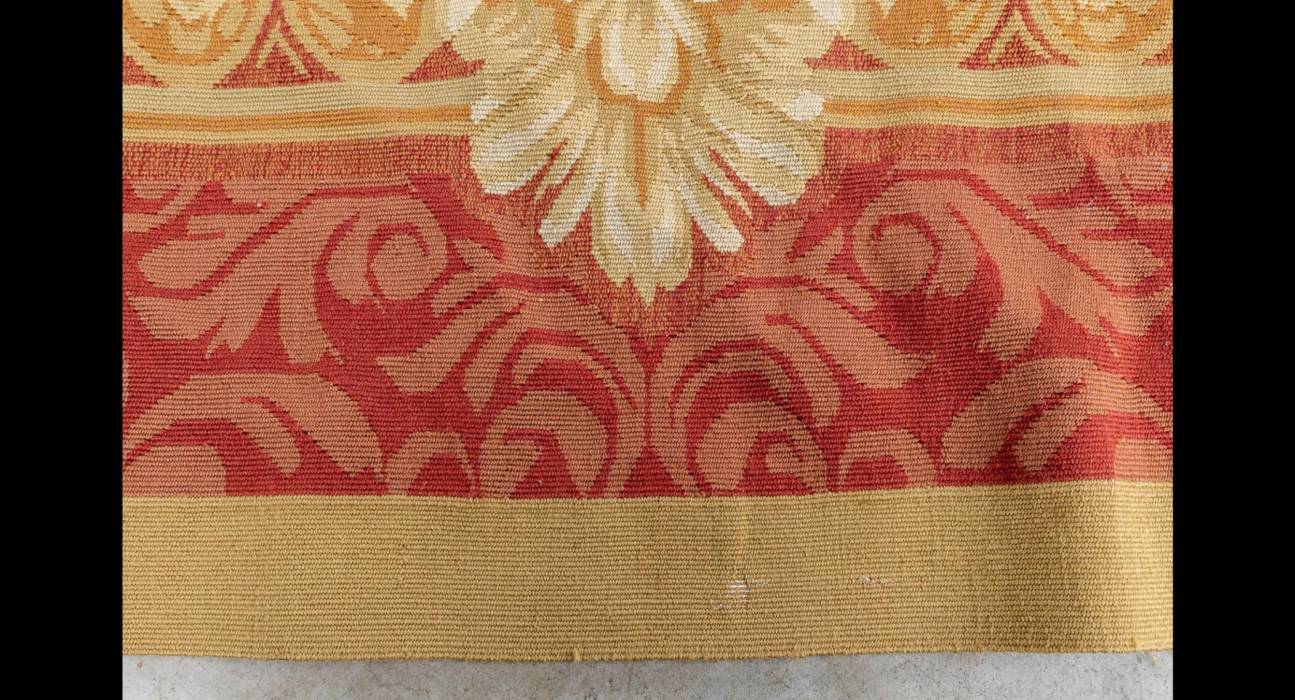 Exceptionnel tapis ancien d`Aubusson du XIXème siècle. France. 