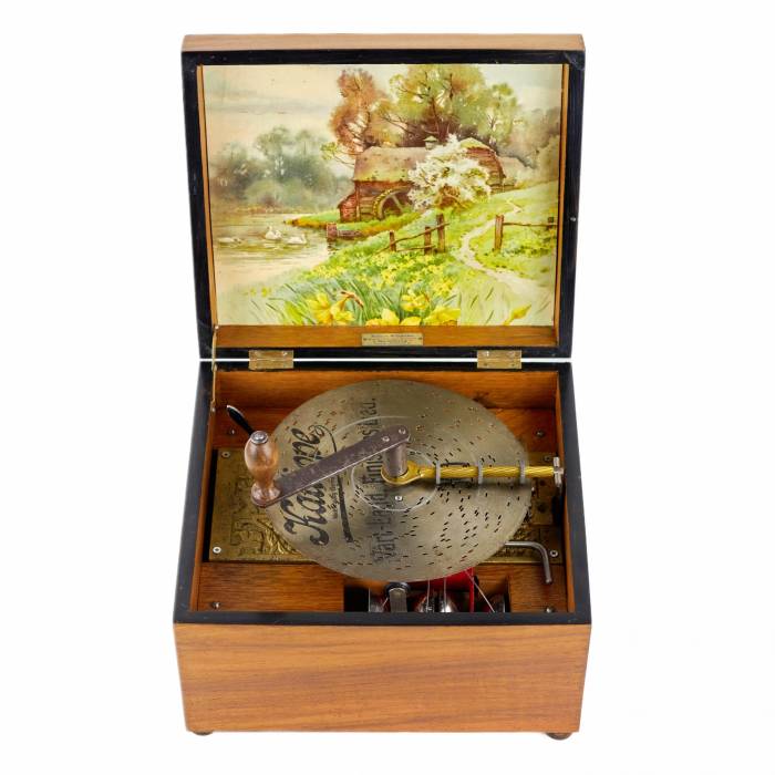 Robert Wachtler. Disk, music box of the 19th century, with bells and sixty records. 