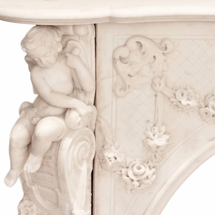 Franču baltā marmora kamīns ar amoriem, Luija XV stilā. 19. gadsimts 