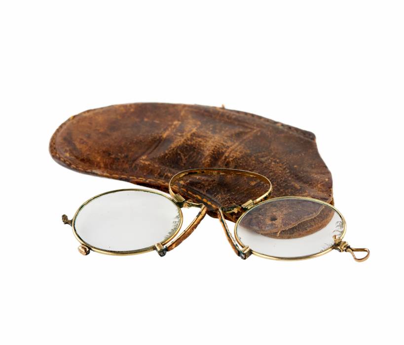 Pince-nez with original case. 