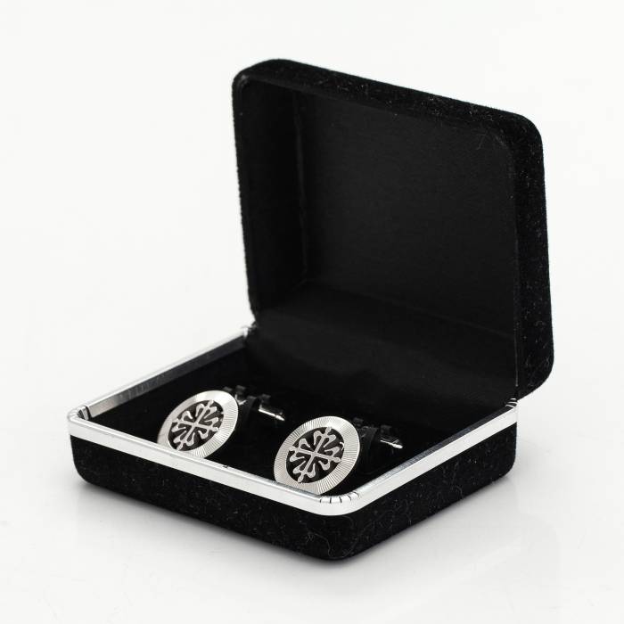 Patek Philippe. Paire de boutons de manchette Calatrava en or blanc 18 carats.