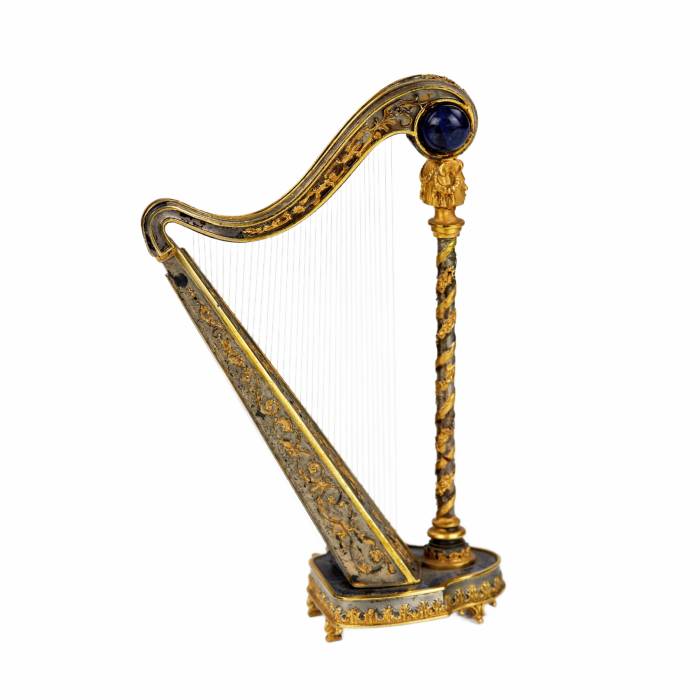 Miniature decorative. Harpe en argent dore avec lapis-lazuli. annees 1960 