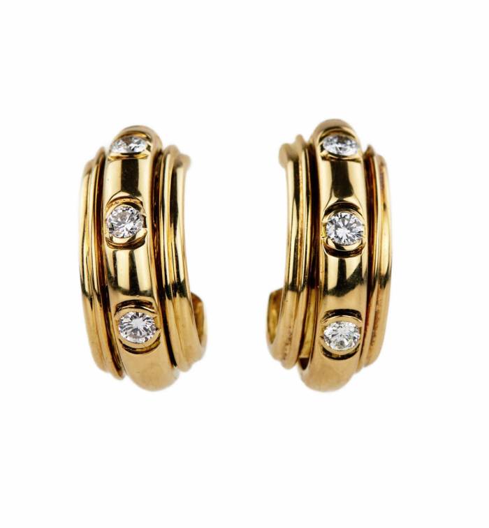 Boucles d`oreilles en or 18 carats avec diamants. Piaget Possession.1991. 