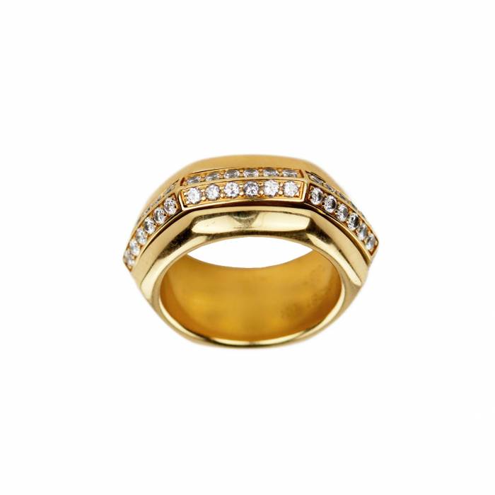 Золотое  18 К кольцо в виде гайки с бриллиантами. Piaget Possession.