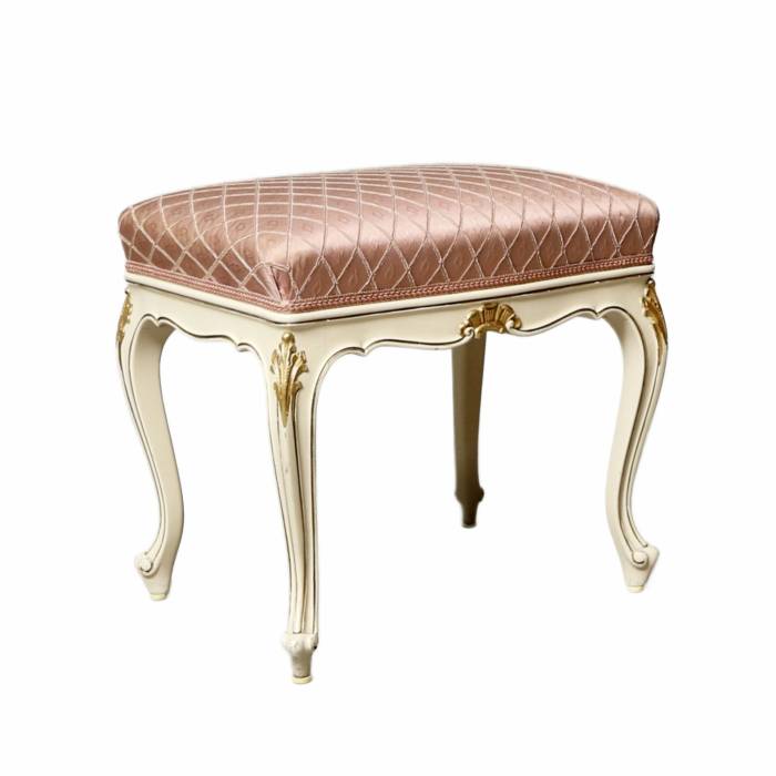 Tabouret rococo style