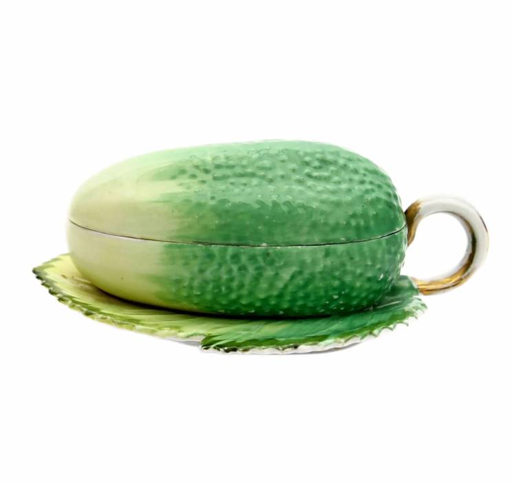 Butter dish in the form of a cucumber on a leaf, Kuznetsoff. 